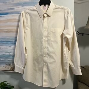 Brooks Brothers Classic Pale Yellow / Cream Men's Shirt 16 1/2 4/5